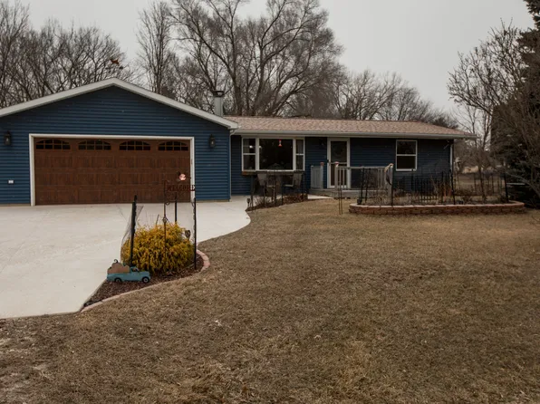 415 Sunnyslope Dr, Varna, IL 61375