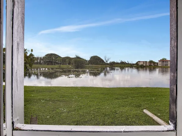 9400 N Hollybrook Lake Drive #105, Pembroke Pines, FL 33025