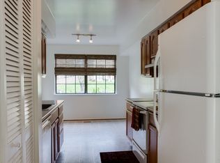 30 Oak Shadows Ct, Catonsville, MD 21228