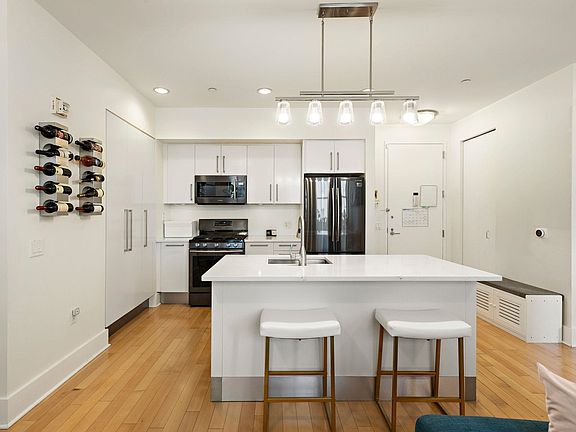 2nd image of 4 Beacon Way APT 810