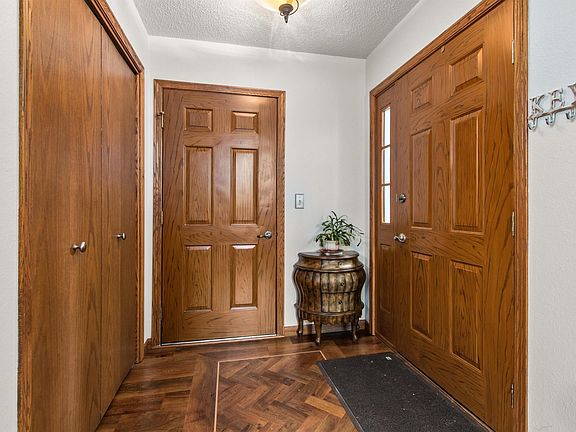 3rd image of 1504 Dickenson Ct