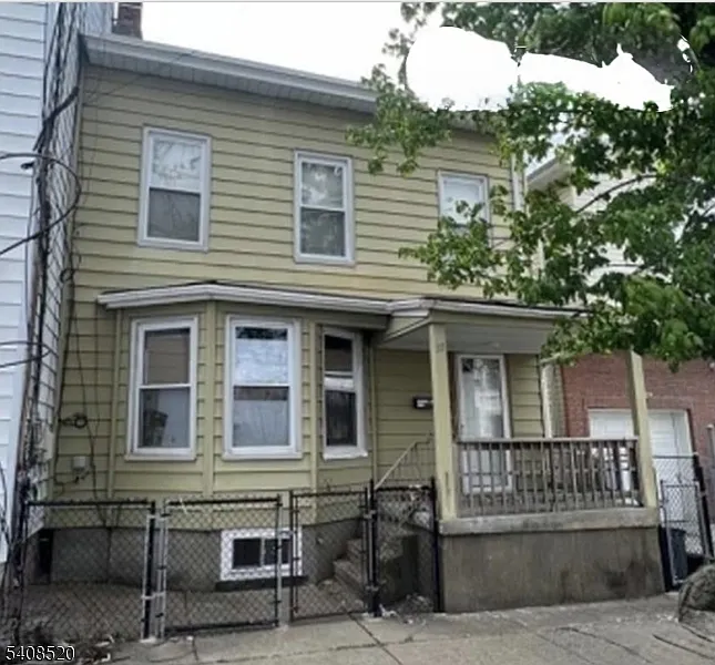 11 Sheridan Ave photo 1