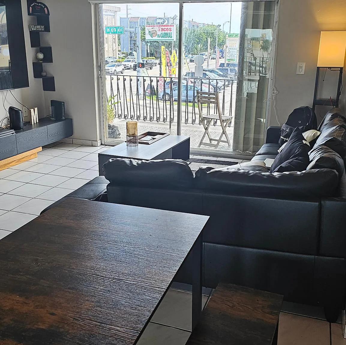 2 bed, 1.5 bath, 840 sqft, $2,200 — Photo 2