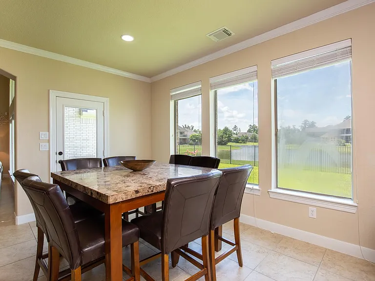 162 W Hullwood Ct — Photo 22