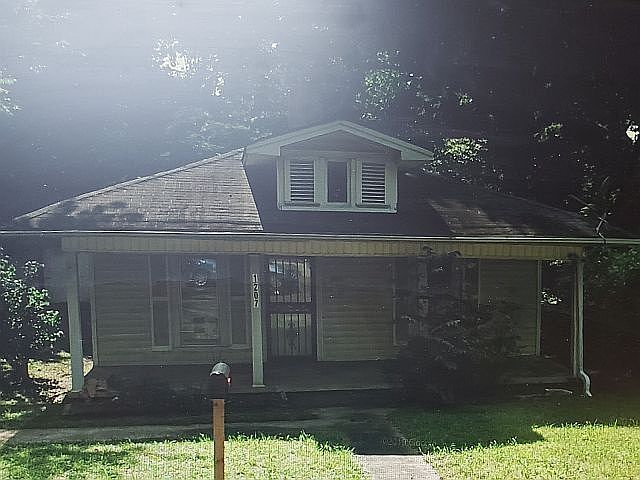 2nd image of 1207 Prospect Ave