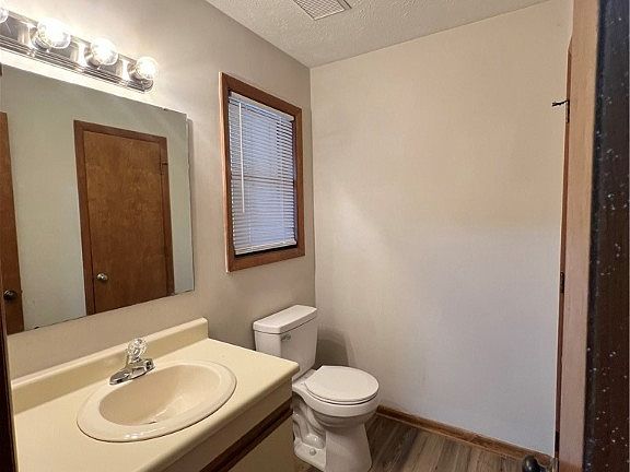 5th image of 1332 N Forest Dr