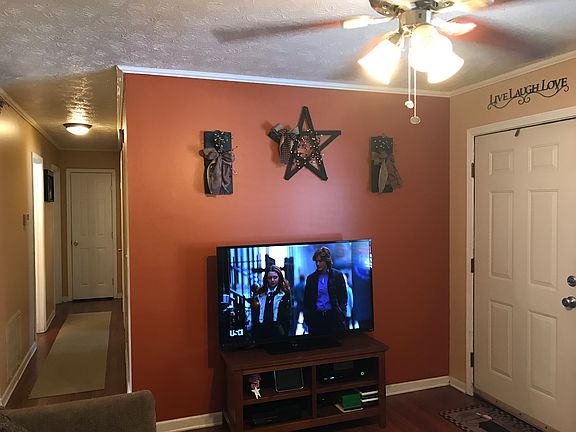 4th image of 15 Circle Dr