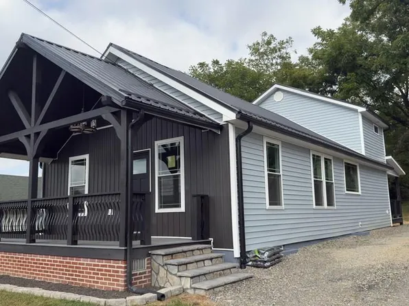 230 W Stuart Dr, Hillsville, VA 24317