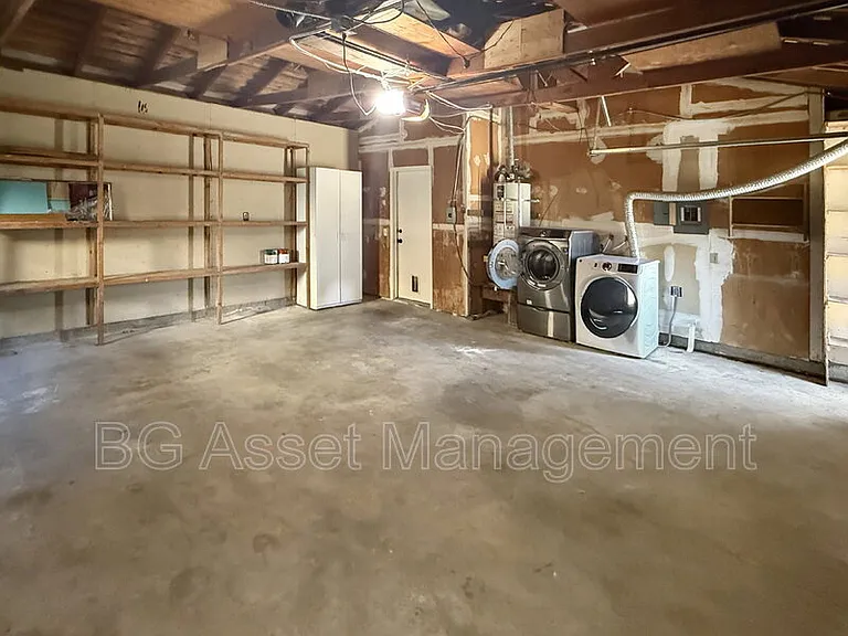 2672 Doidge Ave — Photo 37
