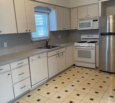 2nd image of 1-294 Columbus Ave #1
