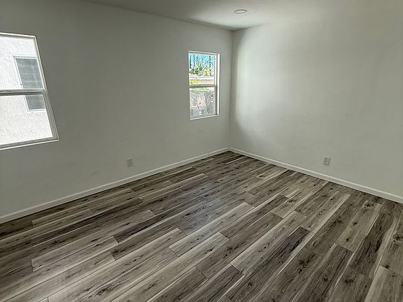 5th image of 10214 Omelveny Ave #10212