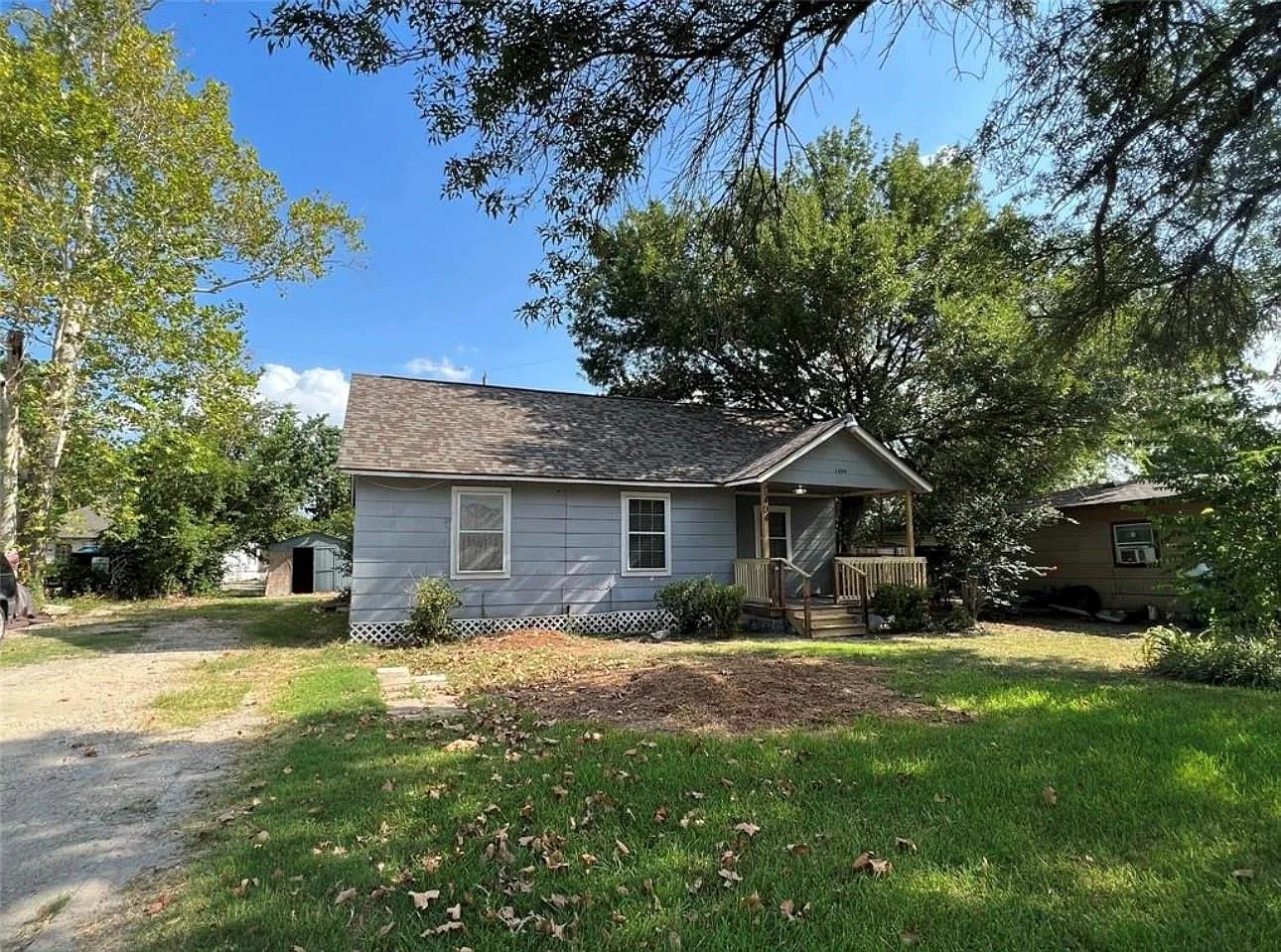 3 bed, 1.0 bath, 897 sqft, $1,650 — Photo 2