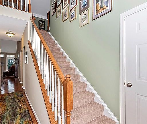 4th image of 10571 Edwardian Ln #167