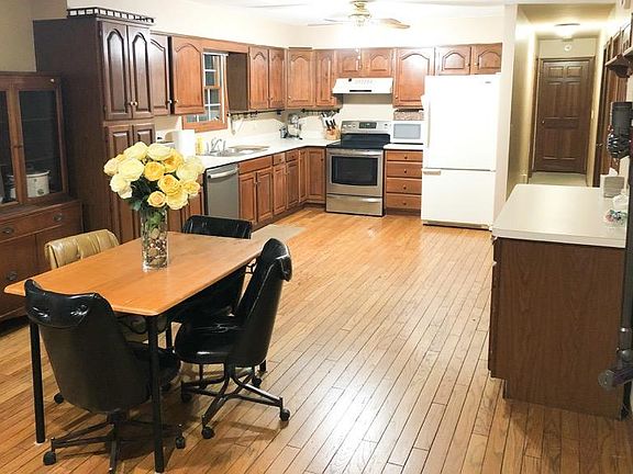 3rd image of 850 N Fordham Ave
