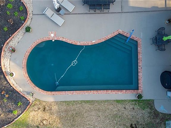 5th image of 1453 Lake Dr