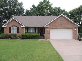 630 Alpine Dr, Grove, OK 74344