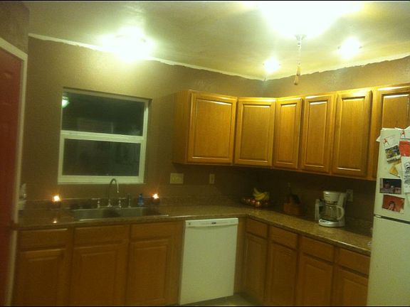 Kitchen  w/ Crown moulding