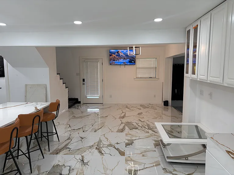 1820 N Macgregor Way — Photo 10