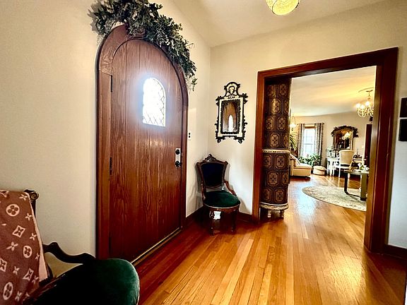5th image of 745 Garden St
