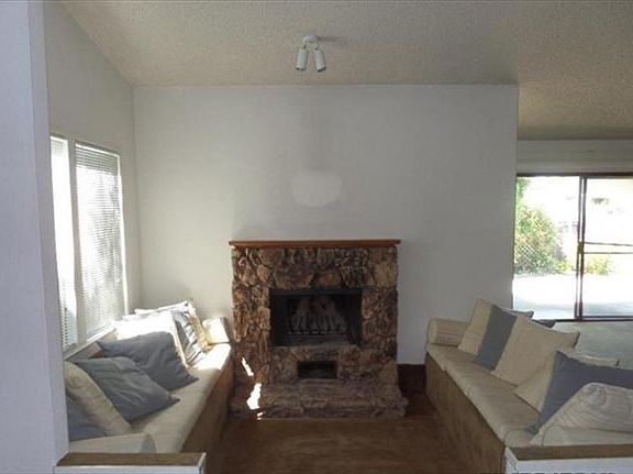 3rd image of 19 Lochness Ct