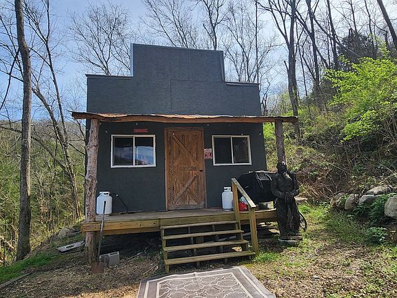 4th image of 950 Chapman Hollow Rd