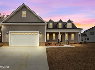 3250 School View Dr, Farmville, NC 27828