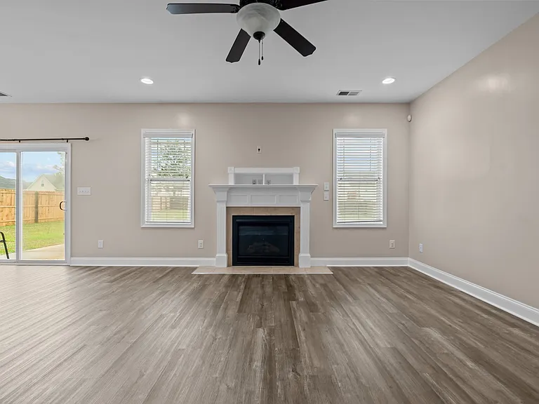 133 Lockwood Dr — Photo 9