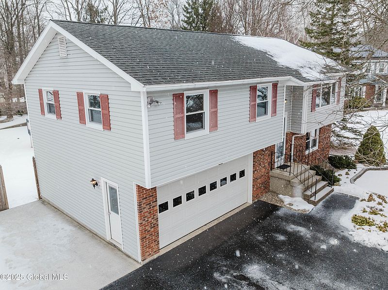 2nd image of 5218 Linden Court