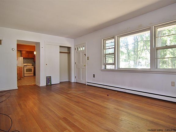 5th image of 22 Wayside Dr