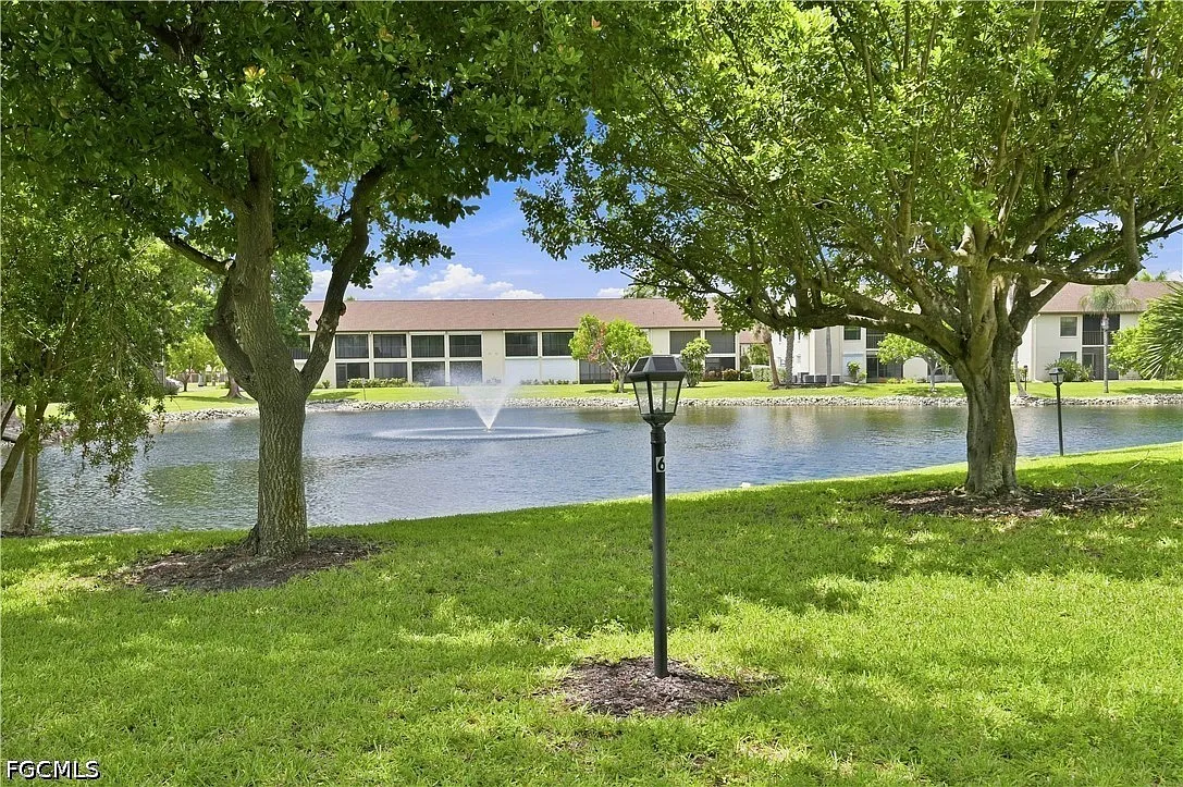 2 bed, 2.0 bath, 808 sqft, $1,500 — Photo 2