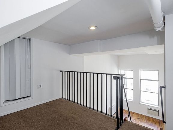 3rd image of 215 W 84th St APT 424