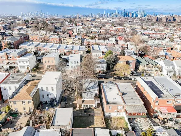 52-41 72nd Pl., Flushing, NY 11378