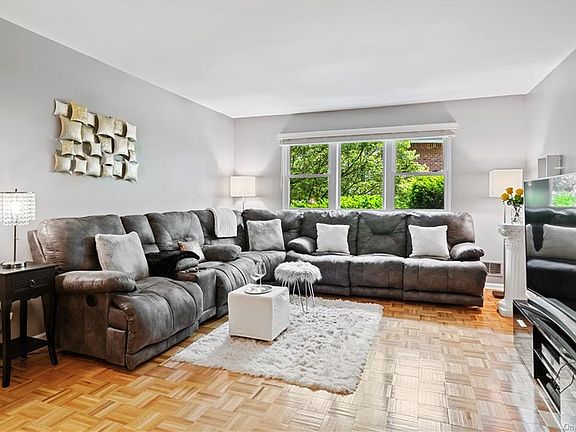 2nd image of 70 Bon Aire Cir APT Q2