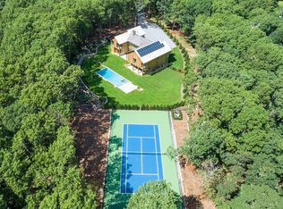 586 Millstone Rd, Water Mill, NY 11976