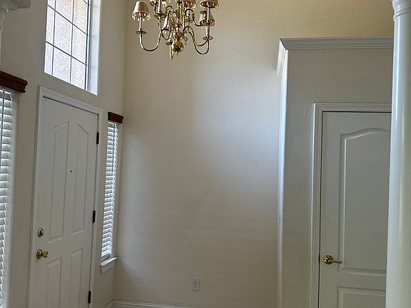 4th image of 7403 N Mansionette Dr