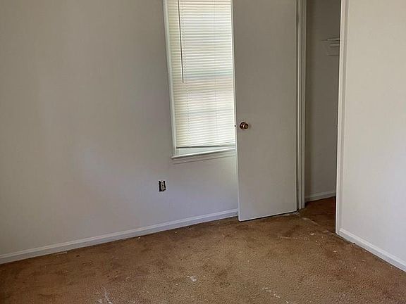 3rd image of 107 Poplar St
