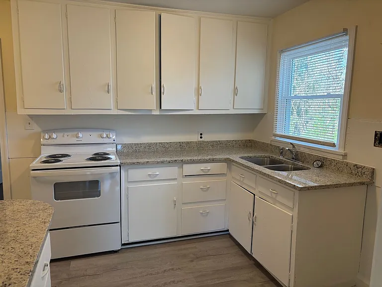 2918A & B Archdale Rd — Photo 3