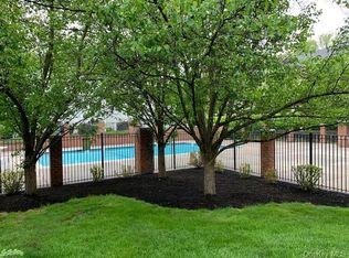 2 Meadow Ln, Nanuet, NY 10954