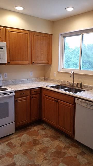 2nd image of 6018 Ridge Rd