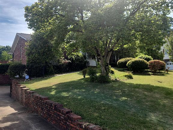 3rd image of 616 Memorial Dr