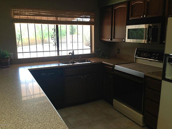 5th image of 2717 E Laurel Ln