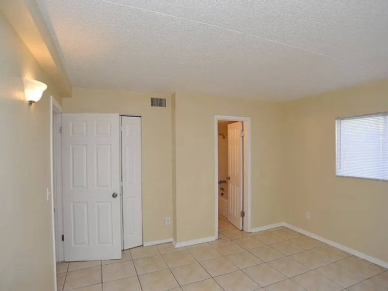 415 N Halifax Ave — Photo 7