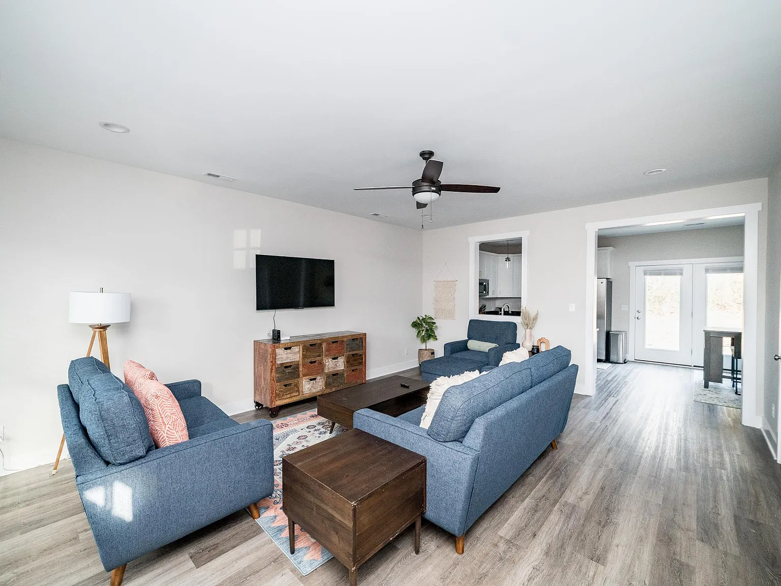 3 bed, 2.5 bath, 1380 sqft, $1,650 — Photo 4