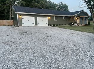 203 S Walnut St, Modesto, IL 62667