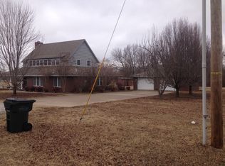 510 W Spruce St, Henryetta, OK 74437