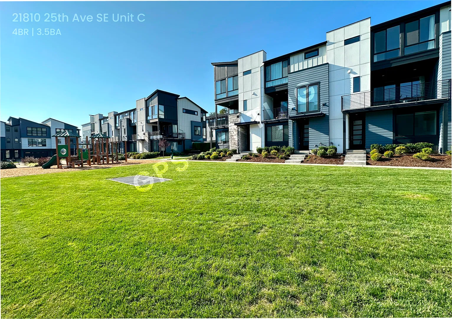 Luxury 4BR Bothell Townhome with Gourmet Kitchen & Guest Suite — Photo 3