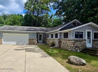 1433 Charlotte Landing Rd, Springport, MI 49284