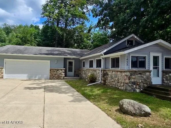 1433 Charlotte Landing Rd, Springport, MI 49284