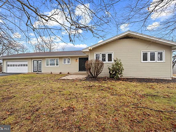 2nd image of 2122 Uniontown Rd