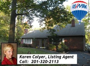 323 W Oakland Ave, Oakland, NJ 07436